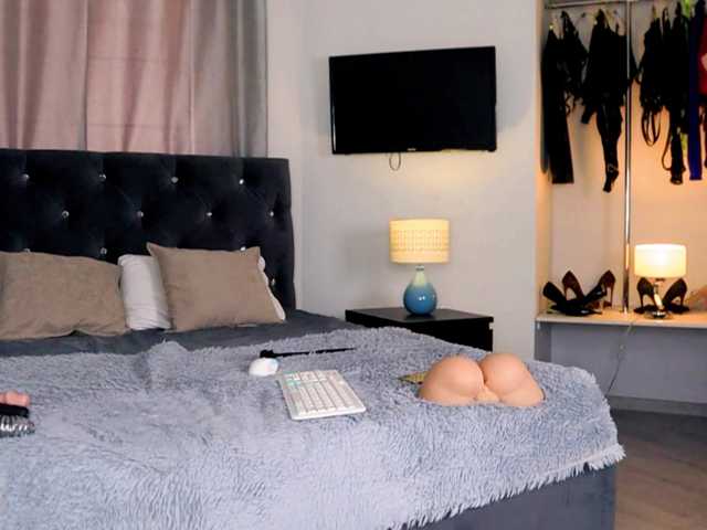 InvitingTina's BongaCams show and profile