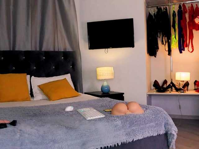 InvitingTina's BongaCams show and profile