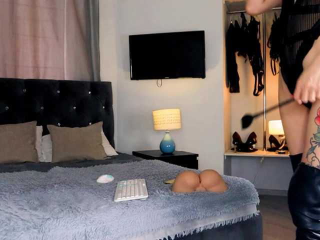 InvitingTina's BongaCams show and profile