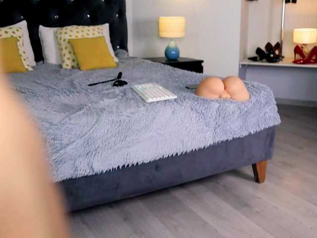  InvitingTina chat room