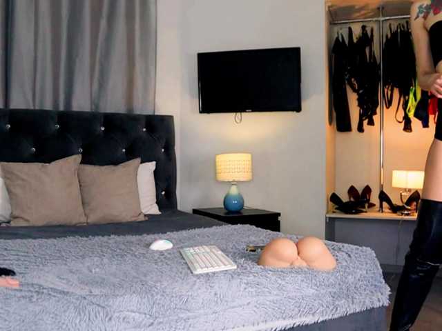 InvitingTina's BongaCams show and profile