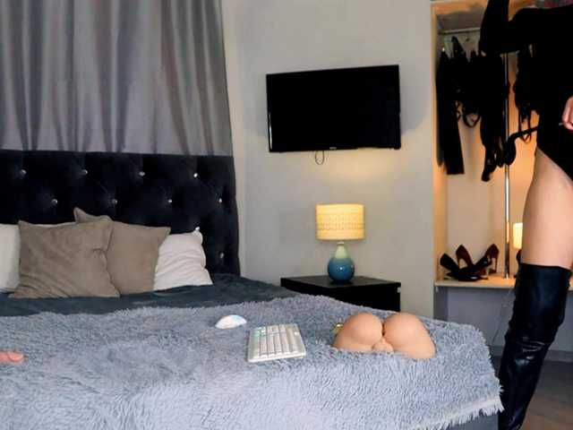 InvitingTina's BongaCams show and profile