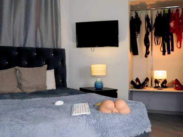 InvitingTina's BongaCams show and profile