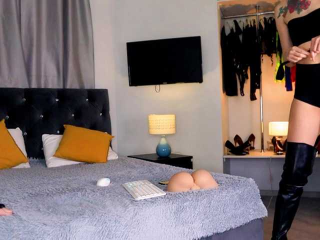 InvitingTina's BongaCams show and profile