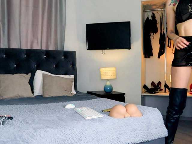 InvitingTina's BongaCams show and profile