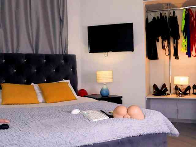 InvitingTina InvitingTina