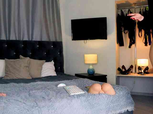 InvitingTina Live Webcam on BongaCams