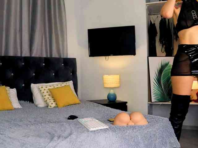 InvitingTina webcam