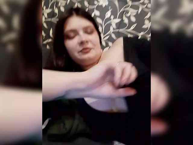 Cute_bibA webcam