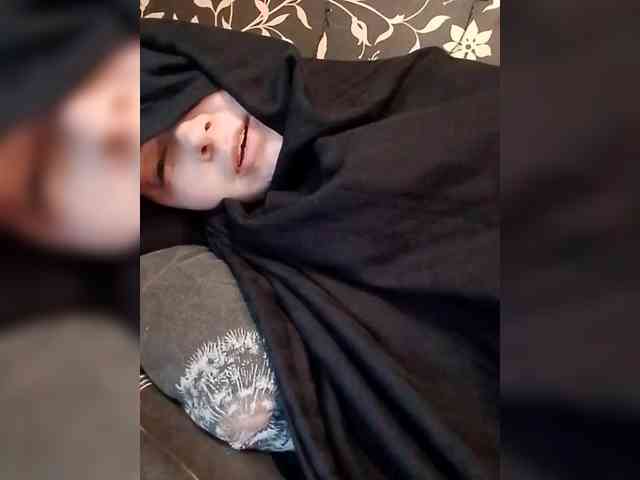 Cute_bibA webcam