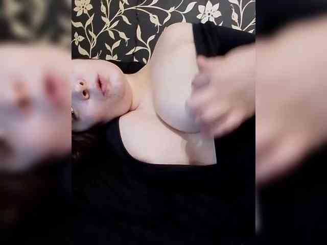 Cute_bibA webcam