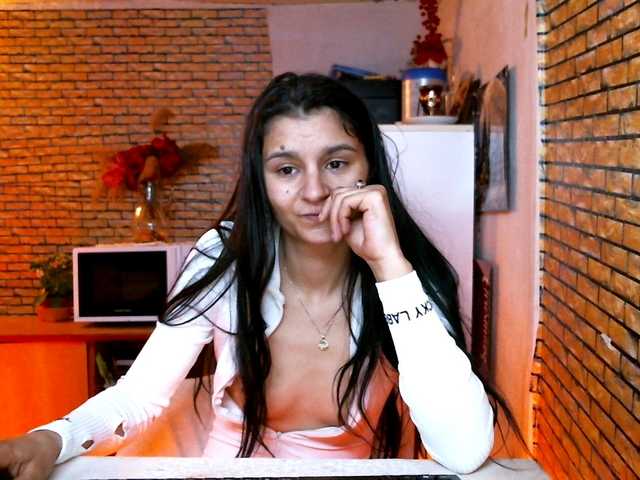 Pervertqueen's BongaCams show and profile