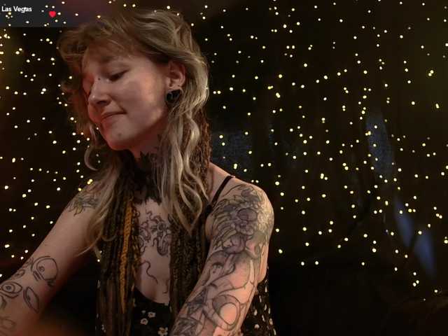 LittleSpaceMouse-'s BongaCams show and profile