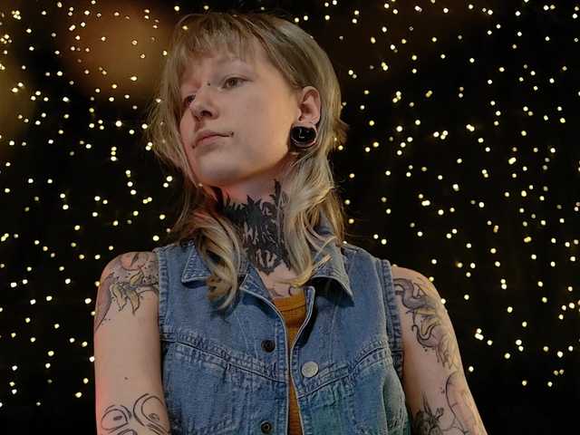 LittleSpaceMouse-'s BongaCams show and profile