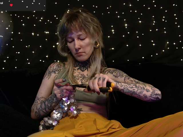 le modèle LittleSpaceMouse- est en webcam porno dans un show sur le site bongacams, il possède les tags suivants: White/Caucasian,Blonde,Hairy