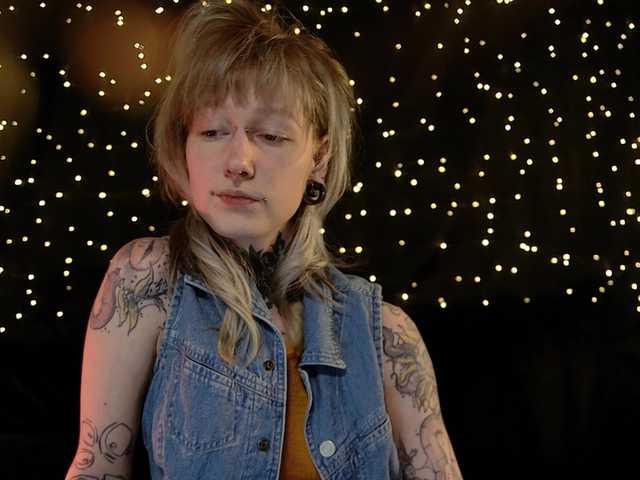 LittleSpaceMouse-'s BongaCams show and profile