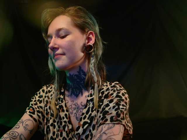 LittleSpaceMouse-'s BongaCams show and profile