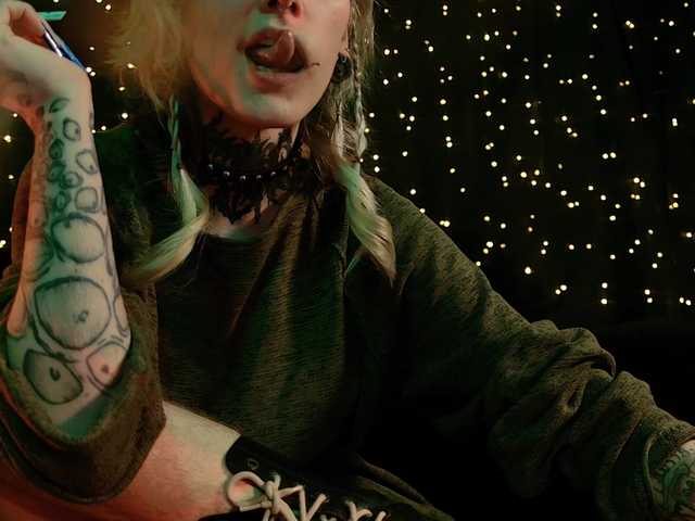 LittleSpaceMouse-'s BongaCams show and profile