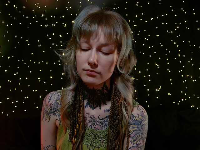 LittleSpaceMouse-'s BongaCams show and profile