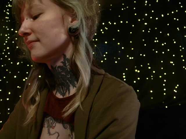 LittleSpaceMouse-'s BongaCams show and profile