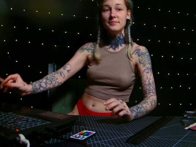 LittleSpaceMouse-'s BongaCams show and profile