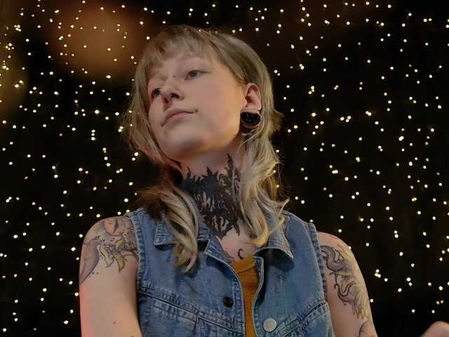 LittleSpaceMouse-'s BongaCams show and profile