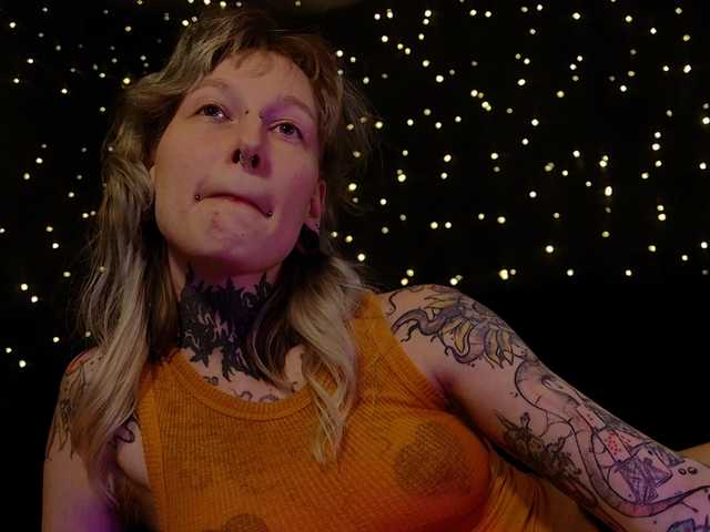 LittleSpaceMouse-'s BongaCams show and profile