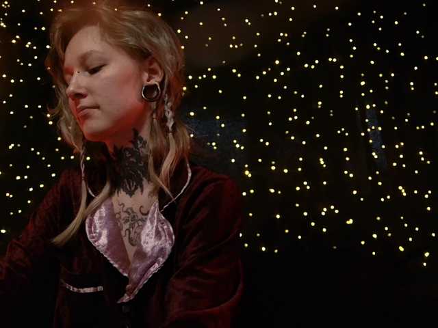 LittleSpaceMouse-'s BongaCams show and profile