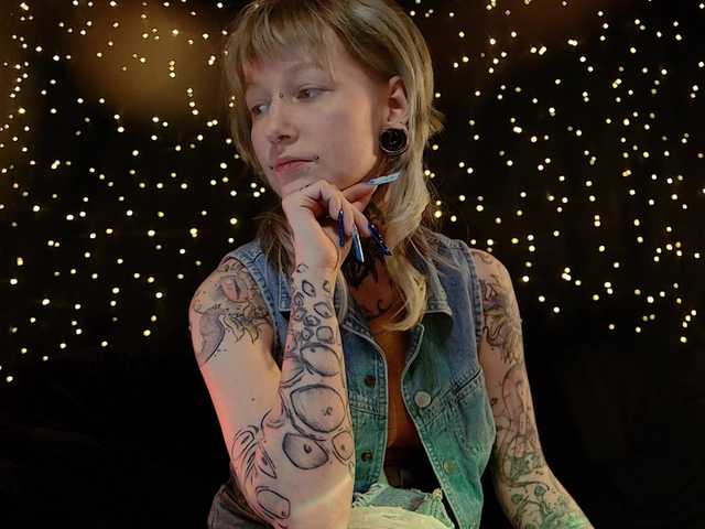 LittleSpaceMouse-'s BongaCams show and profile