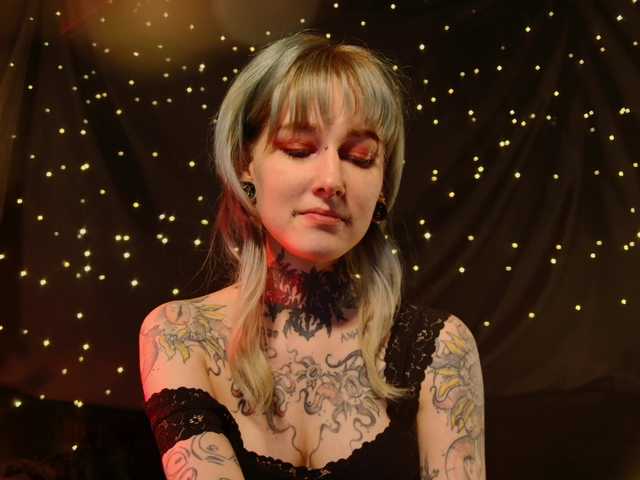 LittleSpaceMouse-'s BongaCams show and profile