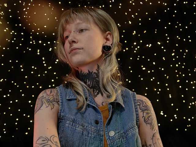 LittleSpaceMouse-'s BongaCams show and profile