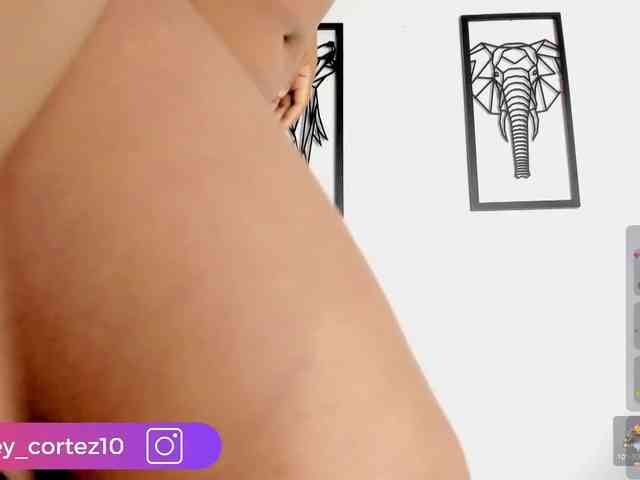 Модель: ashley_crotez