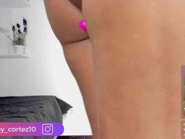 Модель: ashley_crotez