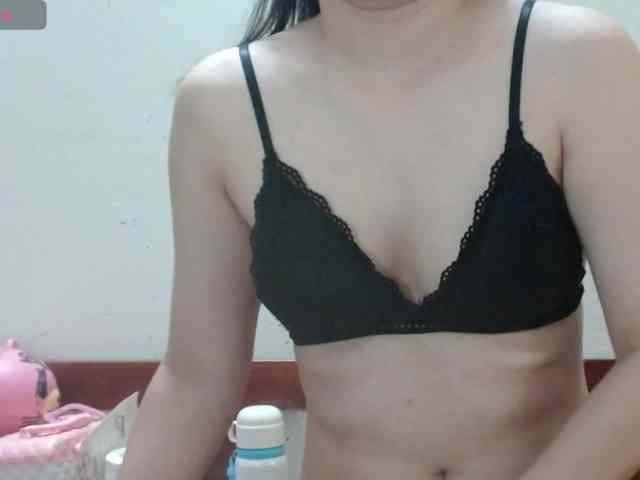 Ernesta102 webcam