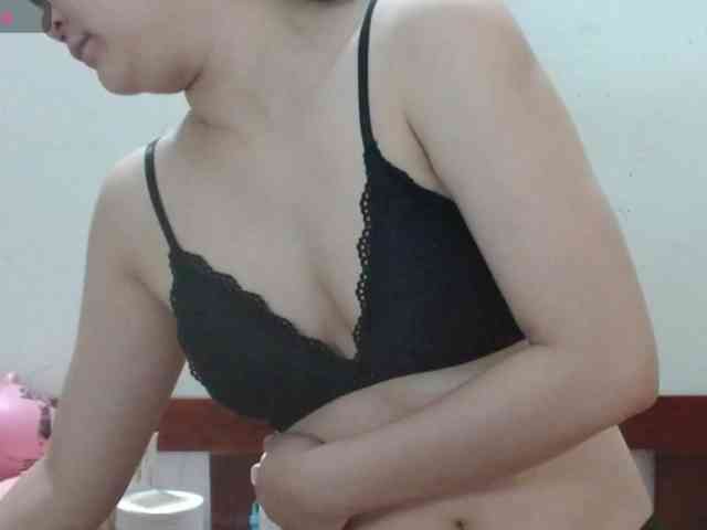 Ernesta102 webcam