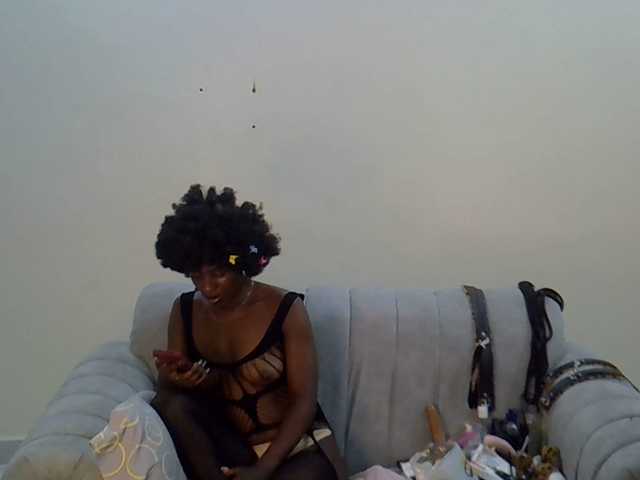 Divaslutty Live Cam on BongaCams