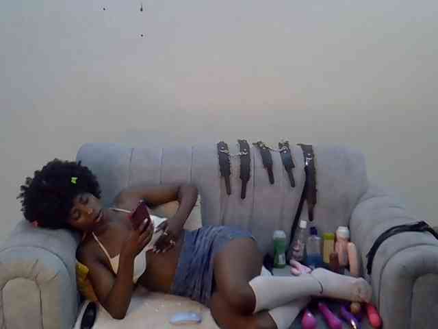 Divaslutty webcam