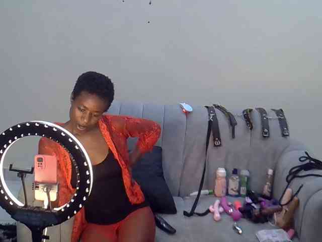 Divaslutty webcam