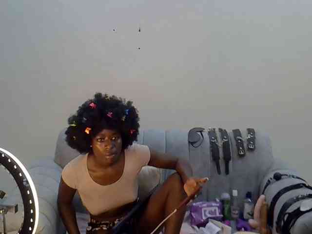Divaslutty webcam