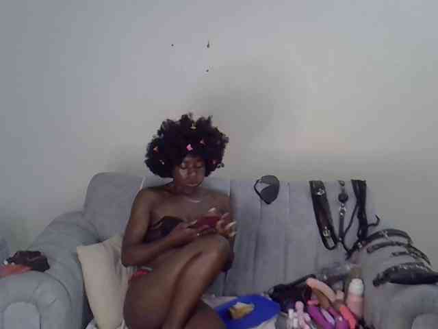 Divaslutty webcam