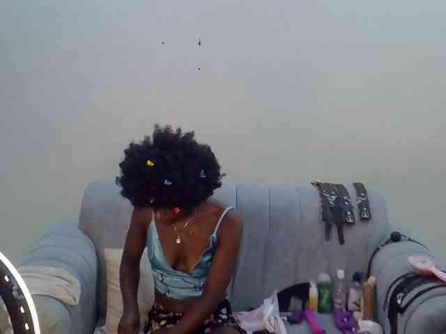 Divaslutty webcam