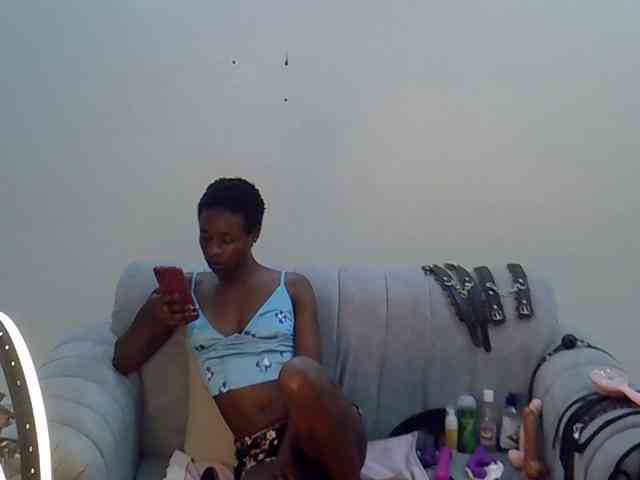 Divaslutty webcam