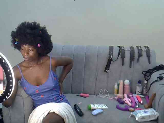 Divaslutty webcam