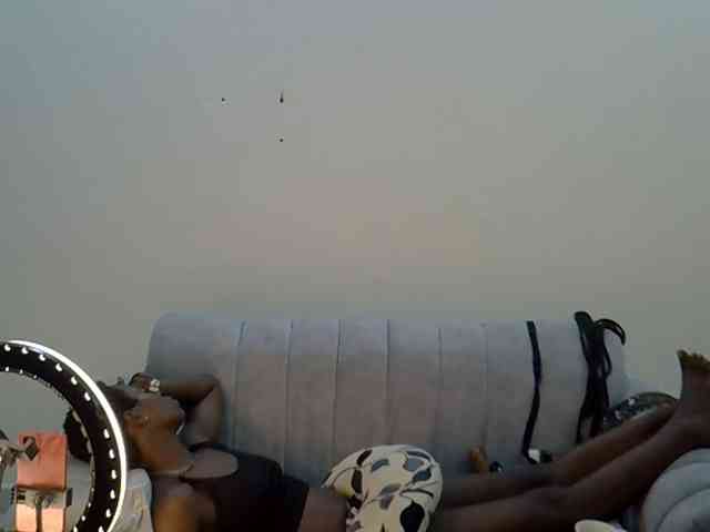 Divaslutty webcam