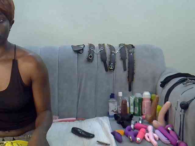 Divaslutty webcam