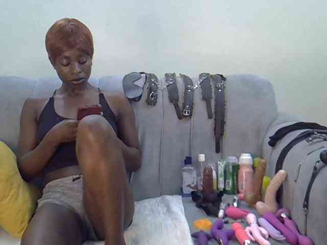 Divaslutty webcam