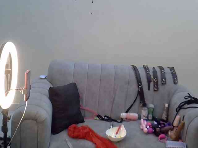 Divaslutty webcam