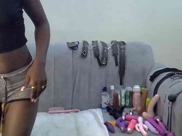 Divaslutty webcam