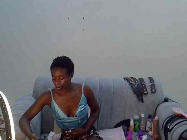 Divaslutty webcam