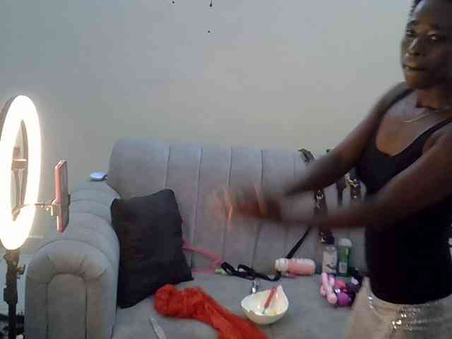 Divaslutty webcam